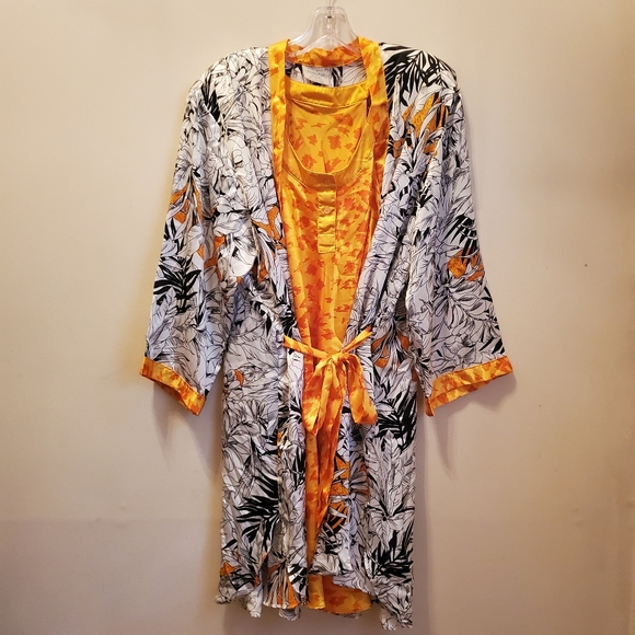 VINTAGE 1980's Chemise and Robe Set - Picture 1 of 3